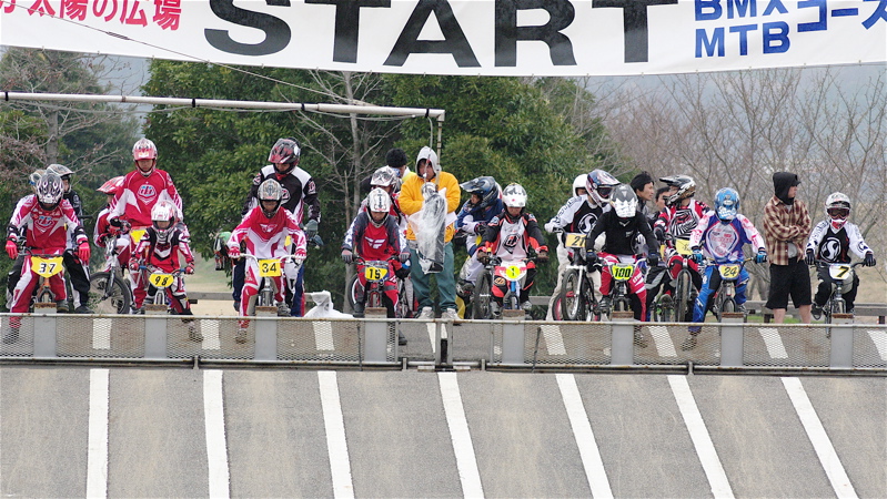 JBMXFスーパーシリーズ第2戦IN笠岡DAY2VOL11、ボーイズ9〜14クラス決勝_b0065730_17272558.jpg