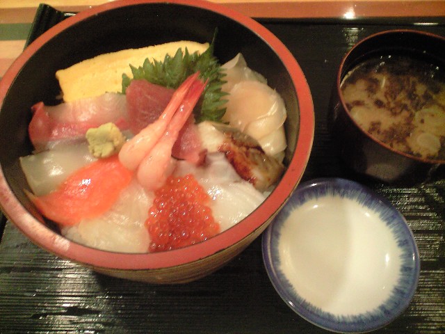 休憩 ⭐️苗場海鮮丼ランチ_c0151965_2229628.jpg