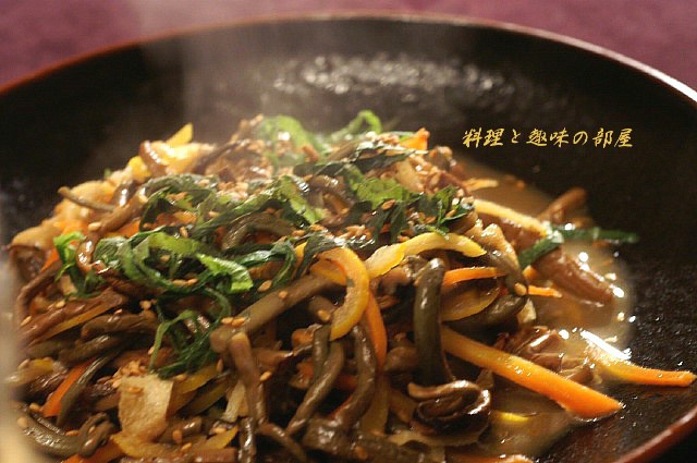 揚げシュウマイ／ゼンマイと油揚げの甘辛炒め煮／ホタテと掻き揚げのうどん。晩ご飯です。_b0033423_1725083.jpg