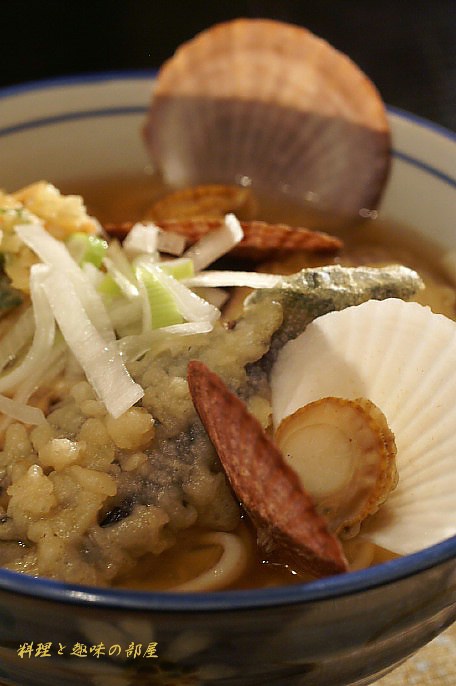 揚げシュウマイ／ゼンマイと油揚げの甘辛炒め煮／ホタテと掻き揚げのうどん。晩ご飯です。_b0033423_17331555.jpg