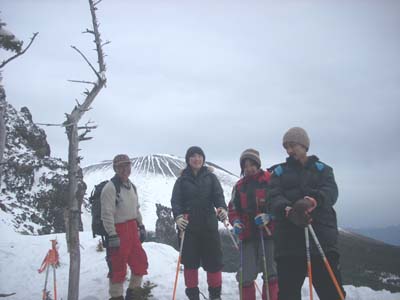 入社式2日目 スノーシュー黒斑山登山_e0120896_2101057.jpg