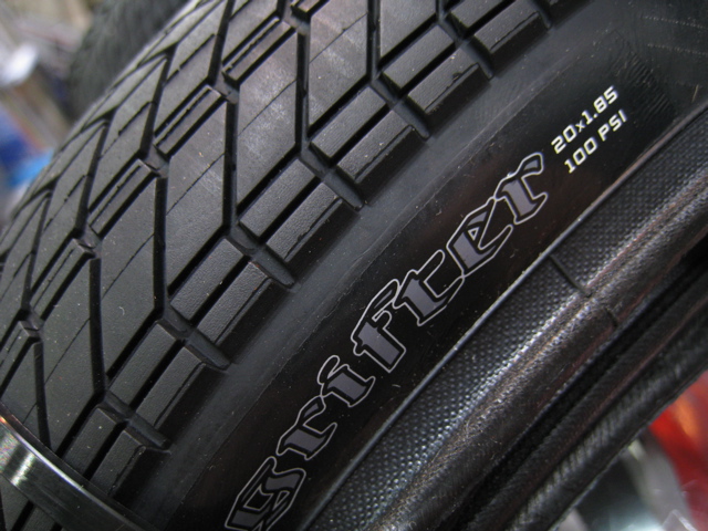 MAXXIS BMX NEW TIRE_e0069415_14595366.jpg