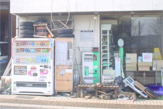 小布施駅前の３台の自動販売機_a0003909_10231753.jpg