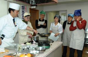 日韓交流事業で日本料理に挑戦_e0113829_16303966.jpg