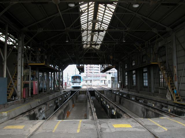 大阪の路面電車『阪堺電車』洗車体験（5）_a0063846_17541677.jpg