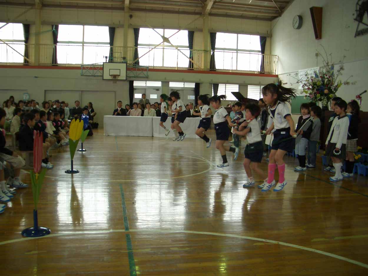 サクラ満開の下で小中学校の入学式_f0141310_221257.jpg