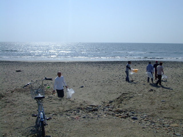 BEACH CLEAN_a0074985_10524100.jpg