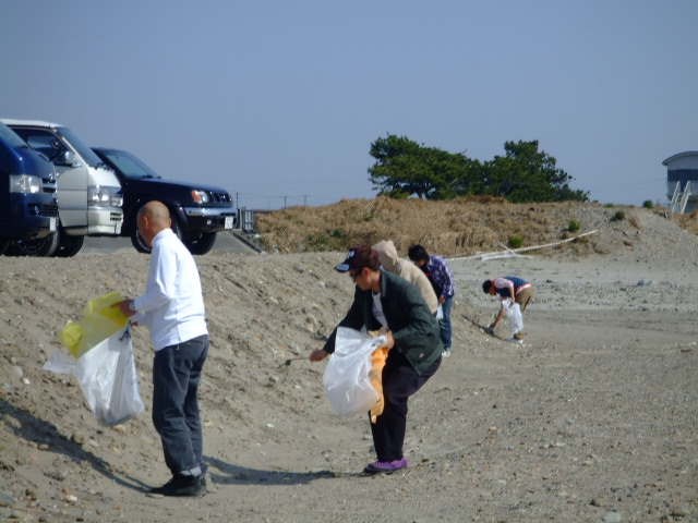 BEACH CLEAN_a0074985_106042.jpg