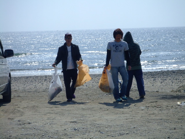 BEACH CLEAN_a0074985_107177.jpg