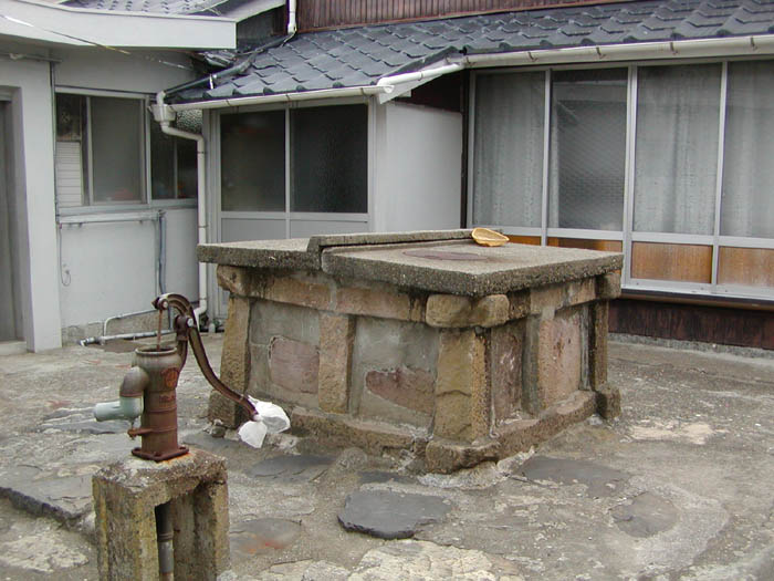 古井戸のある風景_f0130879_2358368.jpg
