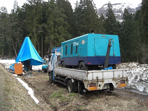 八海山の麓での井戸掘削_a0084753_1658531.jpg