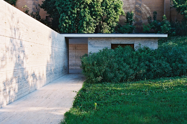 バルセロナ・パヴィリオン Barcelona Pavilion (1929) Mies v.d. Rohe / Barcelona Spain  No.14/58_f0126688_1031952.jpg