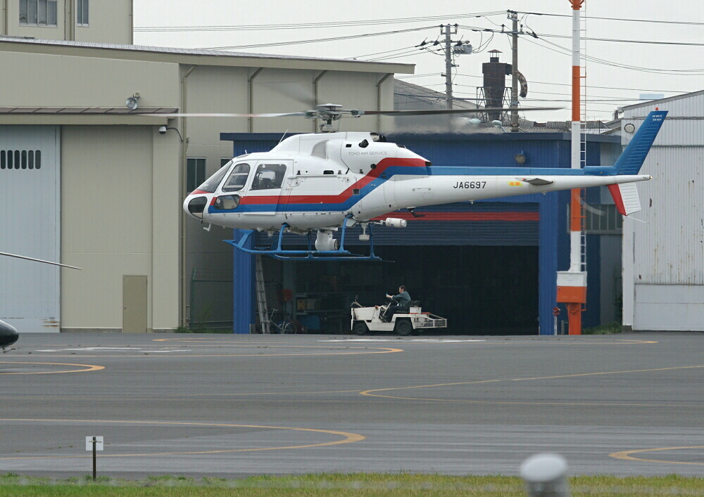 4ヵ月半ぶりの東ヘリ（その2）～JA6697／Aerospatiale　AS355F2～_d0137627_02392.jpg