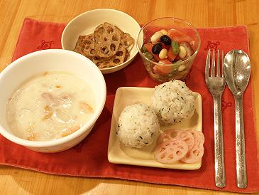 豆乳シチュー・れんこん2品・おにぎり・豆サラダ_d0128268_21315928.jpg