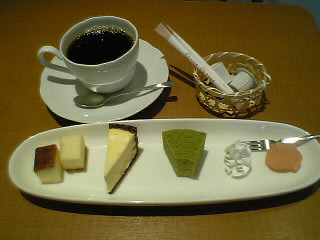 今日もカフェへ_d0150395_05474.jpg