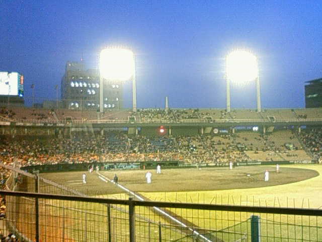市民球場(今年初)_c0009280_1203936.jpg