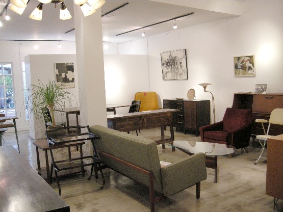 Gallery modern space_a0025778_11445078.jpg