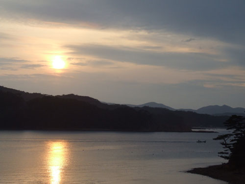 今日、夕日が見られるなんて!_e0028387_0453259.jpg