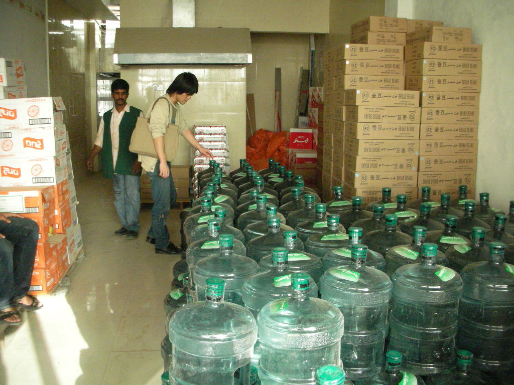 飲料水をクウェートで準備_f0155297_46125.jpg
