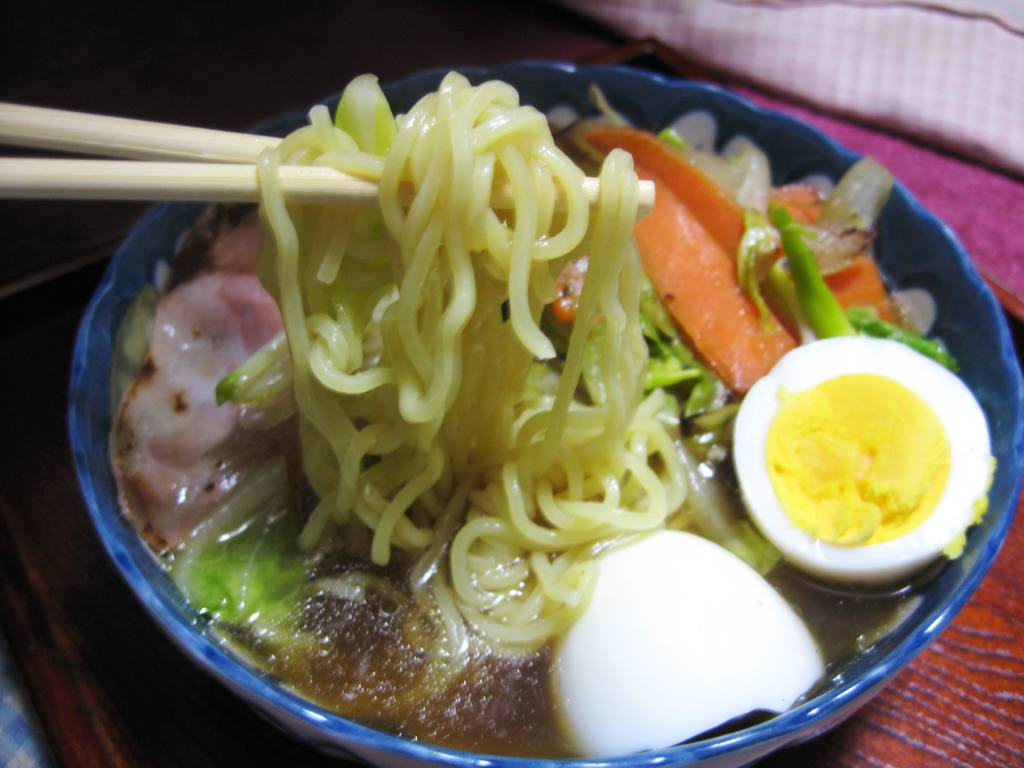 自家製野菜たっぷり札幌ラーメン_f0017712_2212886.jpg