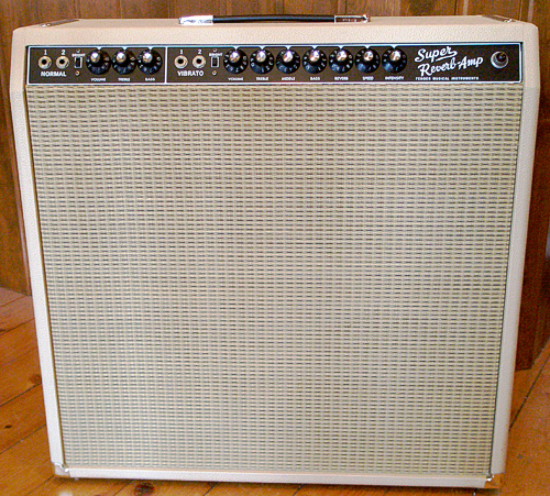 \"古いモノ\"と\"新しいモノ\"が融合されたCombo Amp。_e0053731_19443613.jpg