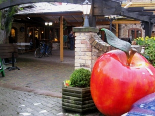 “りんご”がテーマの、ドイツ料理レストラン_c0156907_1533482.jpg