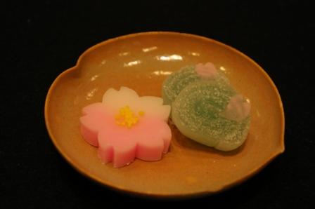 お花見には桜のお菓子をご一緒に_d0131668_1315736.jpg