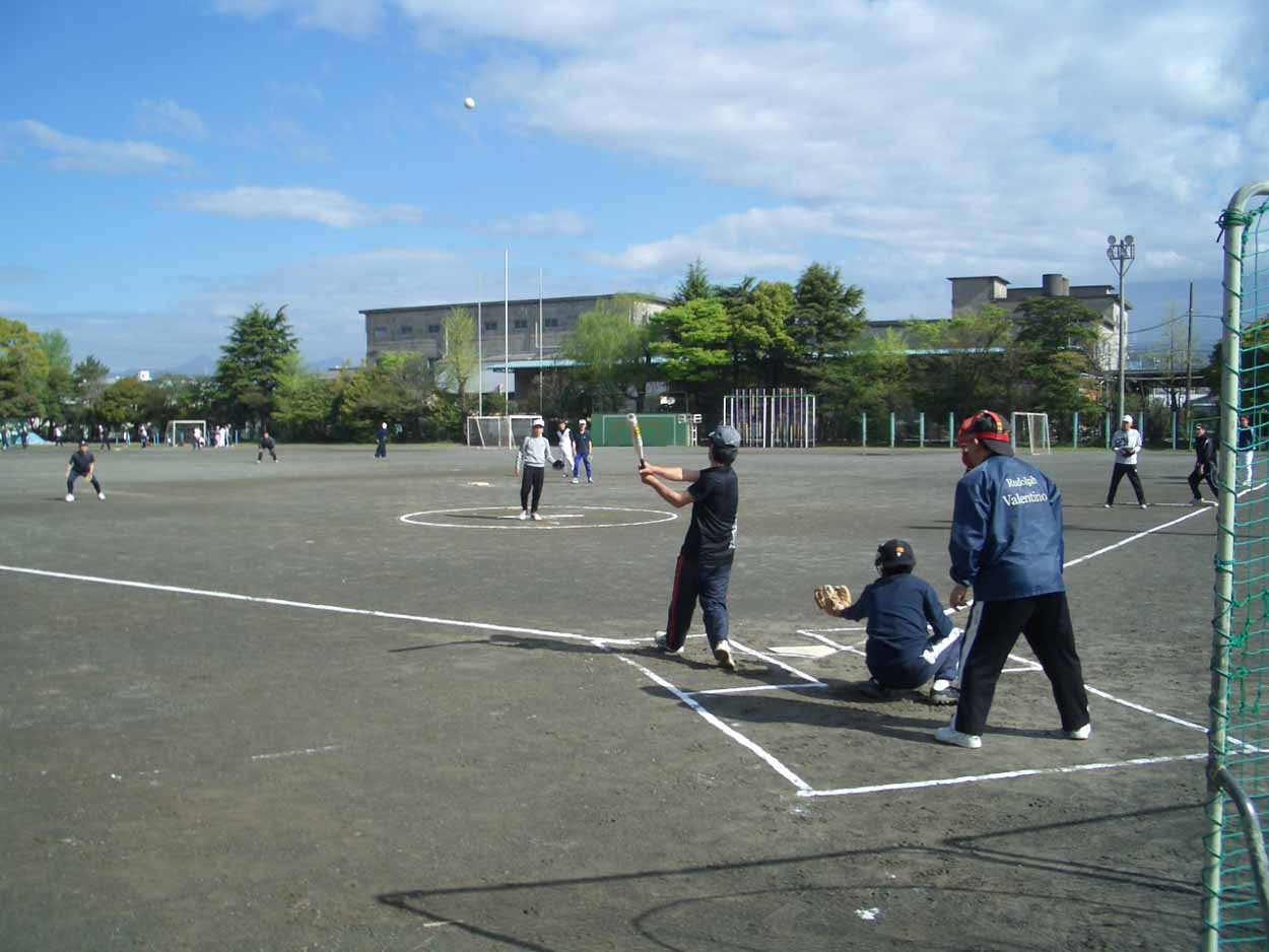 こんなに動いたのは久しぶり!今泉地区町内対抗ソフトボール大会_f0141310_2331872.jpg