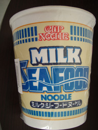 ラーメンに牛乳?!_f0144385_192114.jpg