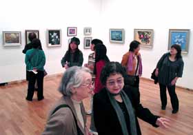 彩アート展の会場風景　（４月２２日　世田谷美術館）_a0023315_19195439.jpg