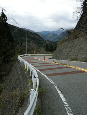 新緑の上野原を越えて奥多摩湖へ....その３_e0123825_201139.jpg