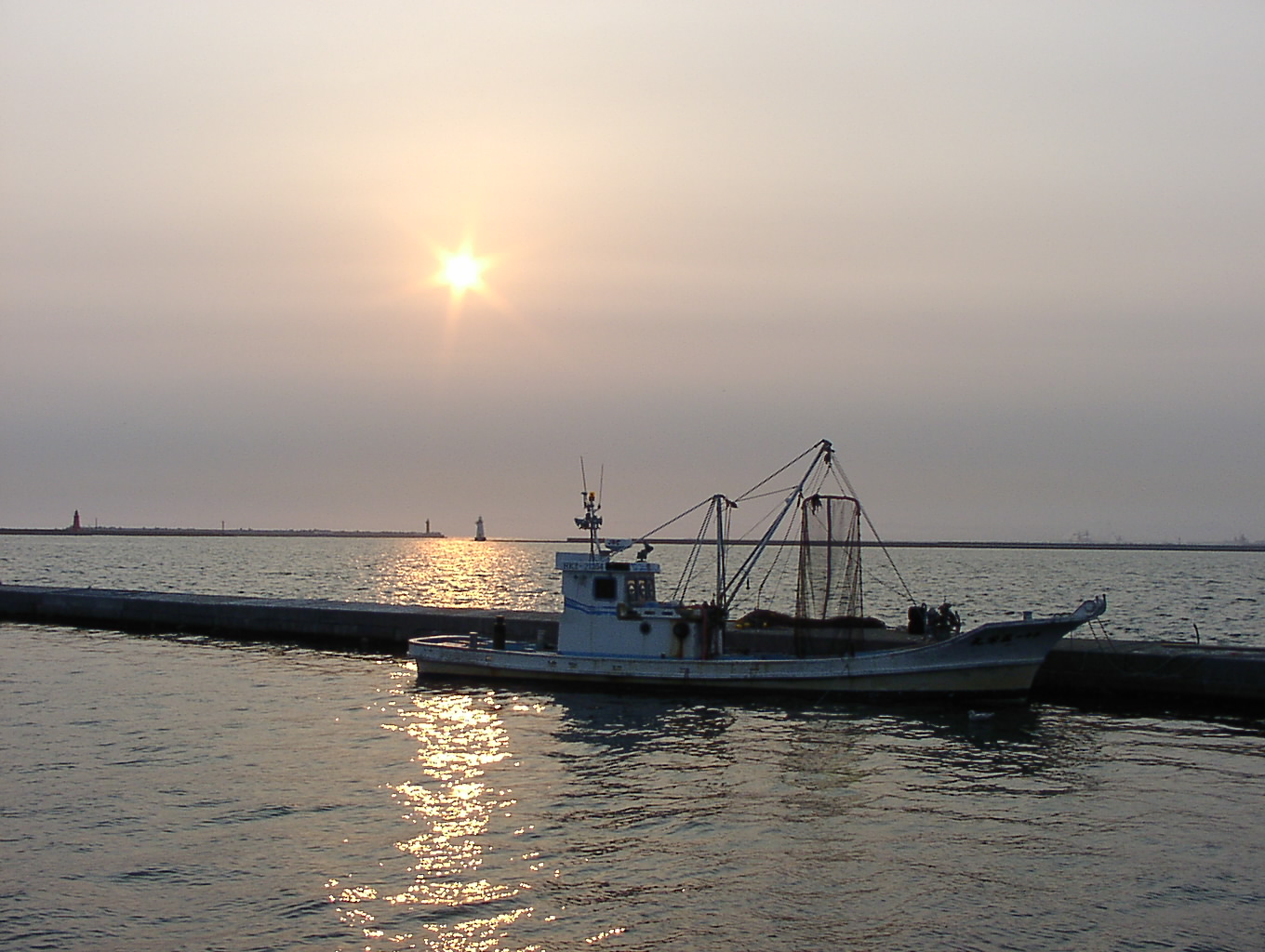 夕なぎと船 4月23日_f0113639_181348.jpg