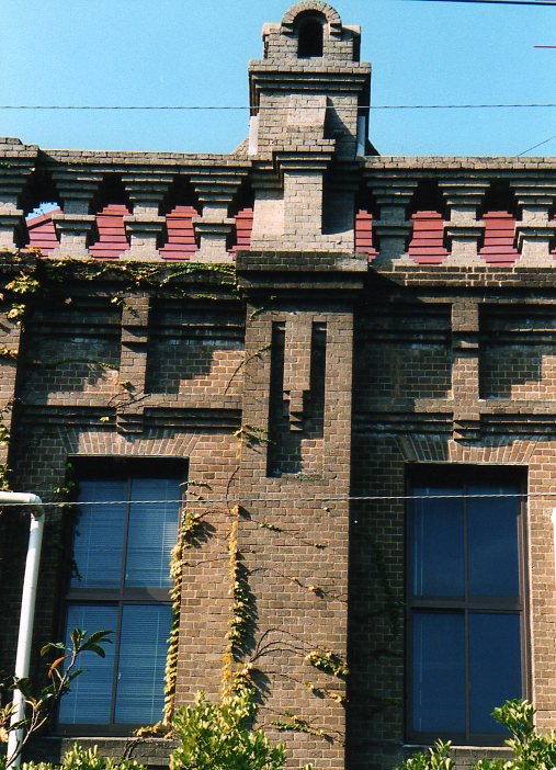 旧サッポロビール九州工場・事務所棟(大正モダン建築探訪)_f0142606_1172218.jpg