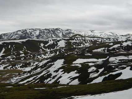 雪解け中でシマシマの山がいい感じ：アイスランド取材２日目_c0003620_929120.jpg