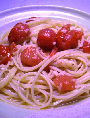 トマトパスタ。_e0119122_2104538.jpg