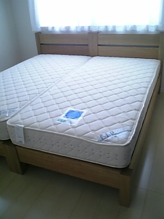 BED & DESK_c0146581_1795998.jpg