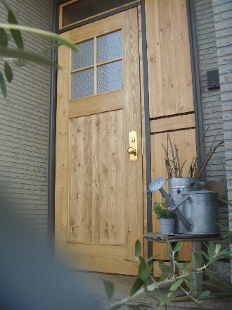 サッシの玄関ドアを・・。_f0121167_11393273.jpg