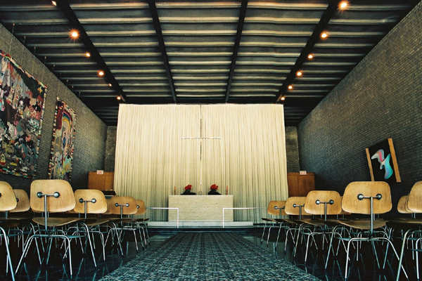 I.I.T. のチャペル  Chapel of the I.I.T.  (1952) Mies v.d. Rohe / Chicago USA  No.3/3_f0126688_2235166.jpg