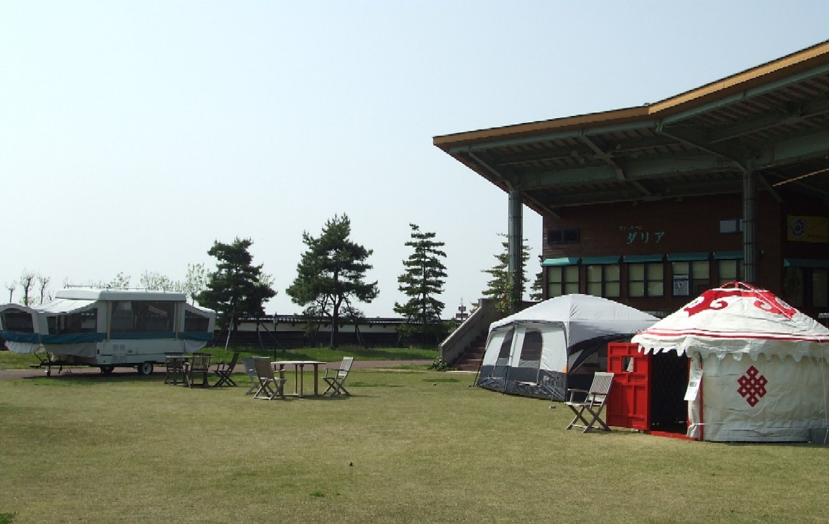 西門広場がキャンプ場に☆_e0135219_18361983.jpg