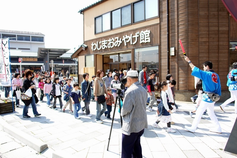 4月6日　曳山祭　未申桜輪会　13:08_b0013157_23454941.jpg