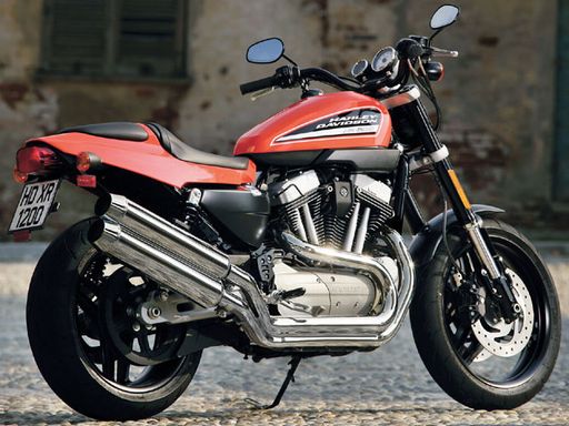 外は雨なので・・・雑誌に載ってた Harley Davidson XR1200 : ばいく