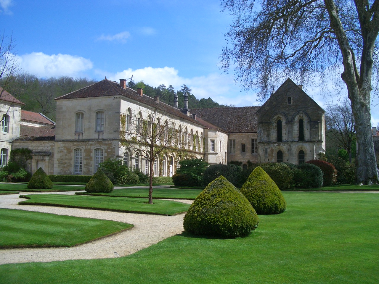 フォントネー修道院 Castel De Tres Girard