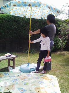 お庭でピクニック_d0004447_14545715.jpg