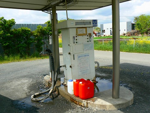 鹿田山の菜の花と温泉スタンド_d0010073_20425794.jpg