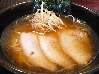 漁師屋らーめん 六甲道店@神戸 ★ (魚潮らーめん&漁師屋らーめん)_f0080612_1473574.jpg