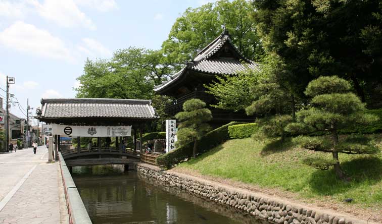 足利　鑁阿寺 ４　山門と濠（ほり）　_e0127948_1403259.jpg