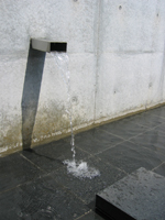水盤の吐水_e0097130_212226.jpg