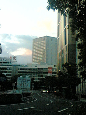 横浜駅、始発前_b0065535_0333280.jpg