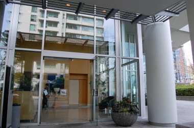 ダウンタウンのコンドミニアム見学。_d0129786_15125061.jpg