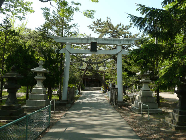 八幡神社の境内_f0150893_21513422.jpg